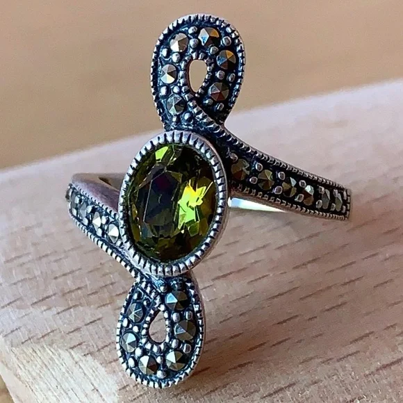 VINTAGE JUDITH JACK STERLING SILVER 925 OLIVE GREEN QUARTZ AND MARCASITE RING